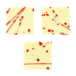 Plăcuțe din ciocolată albă cu linii roșii, 3x3 cm, 220 buc